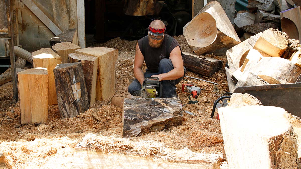 master bowl turner, Jay prepping logfor turning